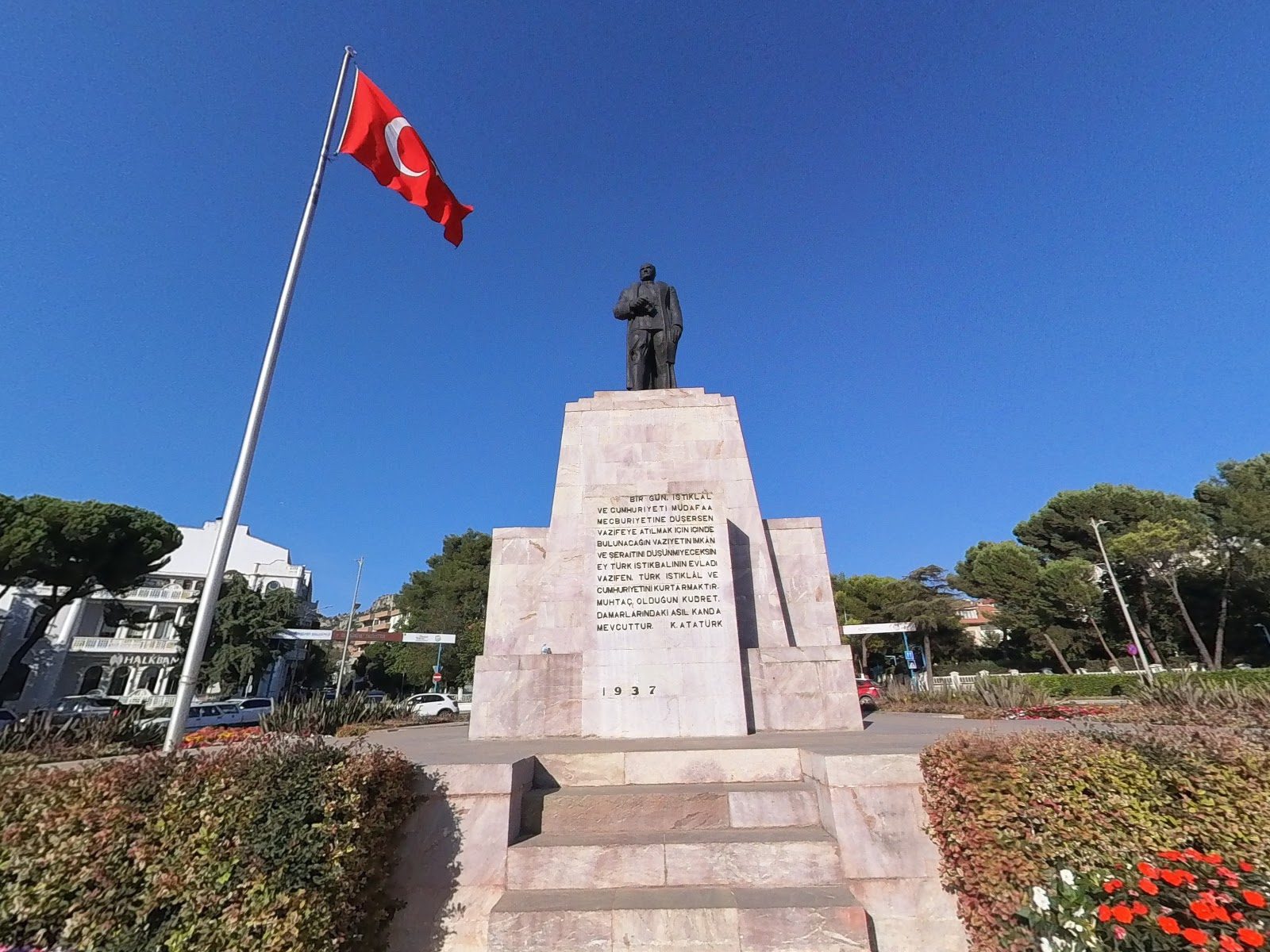 Atatürk Anıtı - 1