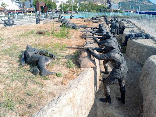 Monument to Respect for History - 4