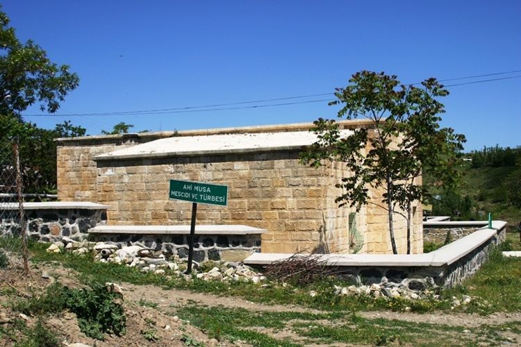 مسجد وضريح أخي موسى