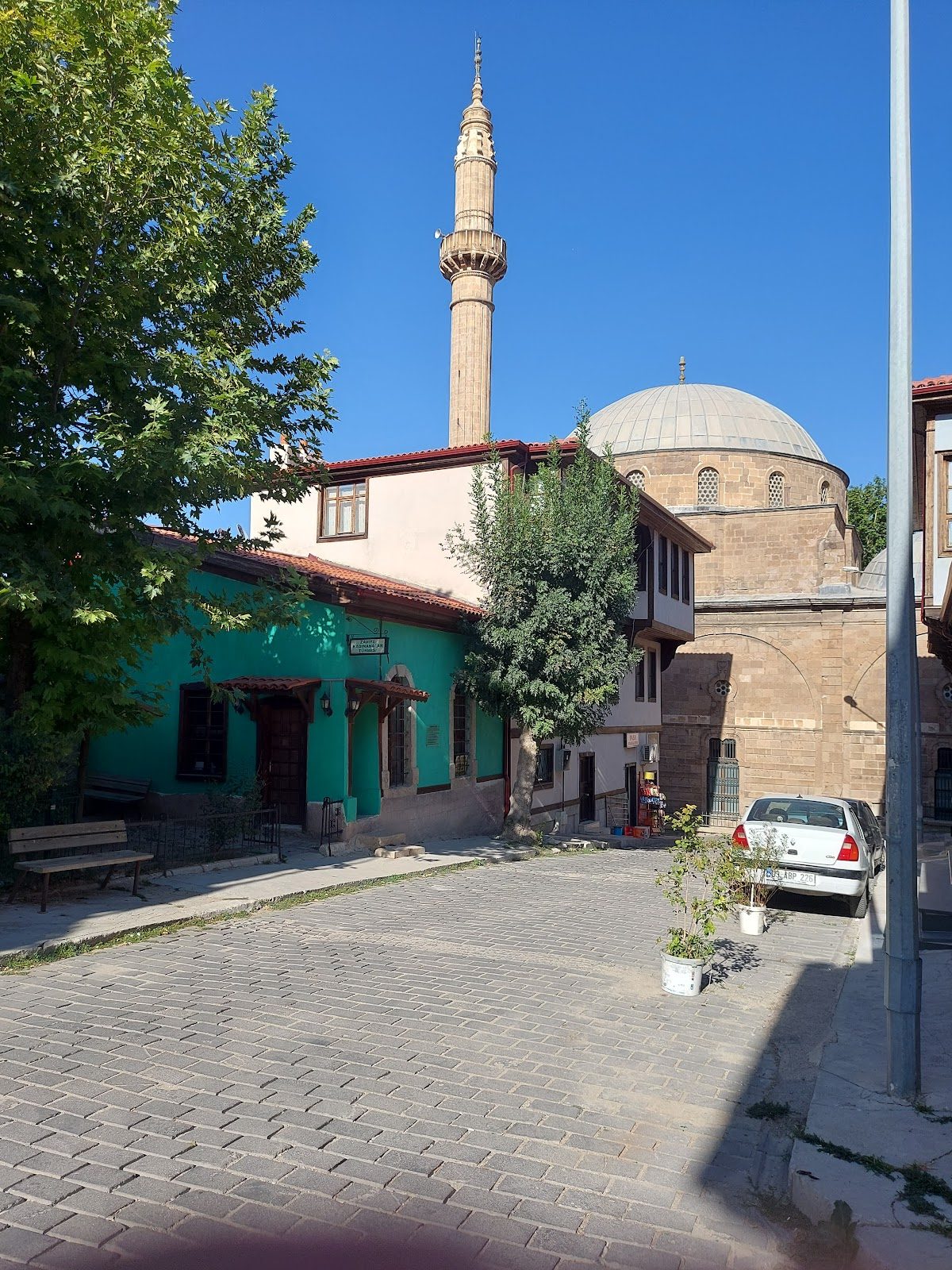Zaviye Kadınanalar Türbesi