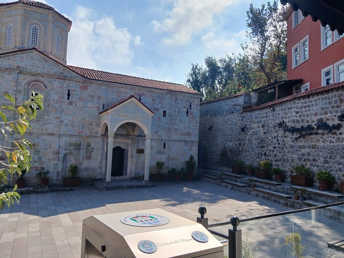 Ortamahalle Tarihi Kiliseleri (Akçaabat)