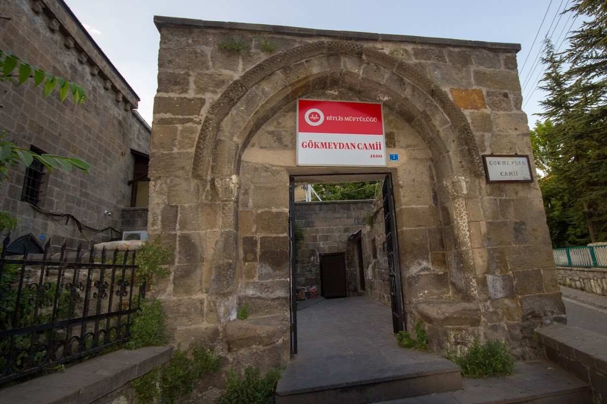 Gök Meydan Cami