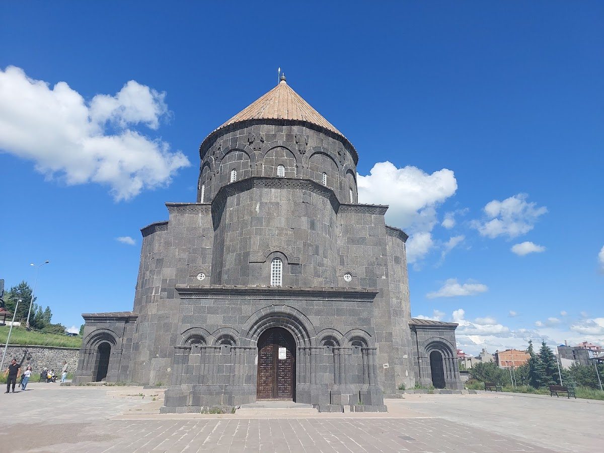 Kümbet Camii (12 Havariler Kilisesi)