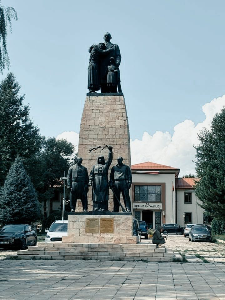 Atatürk Statue