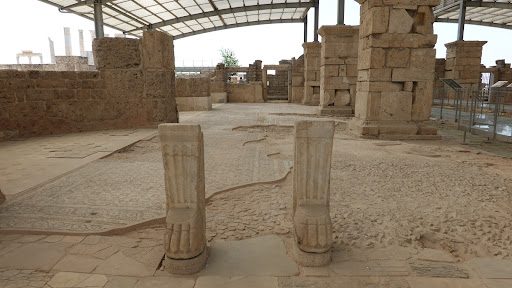 أعمدة لاوديكيا الأثرية