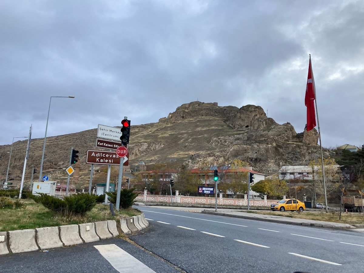 Adilcevaz Castle