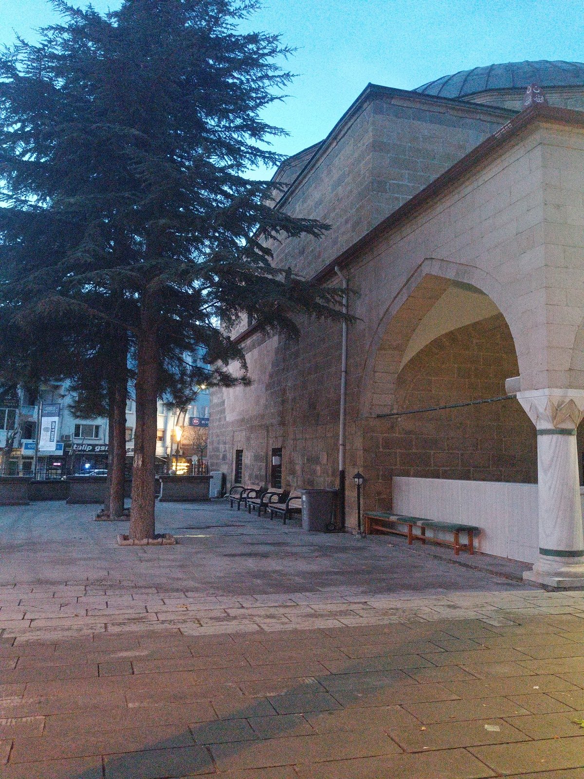 Dışarı Mosque