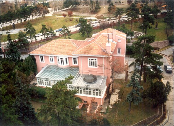 Pembe Köşk (İsmet İnönü Evi)