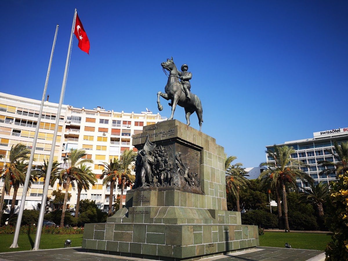 Kordon and Cumhuriyet Square
