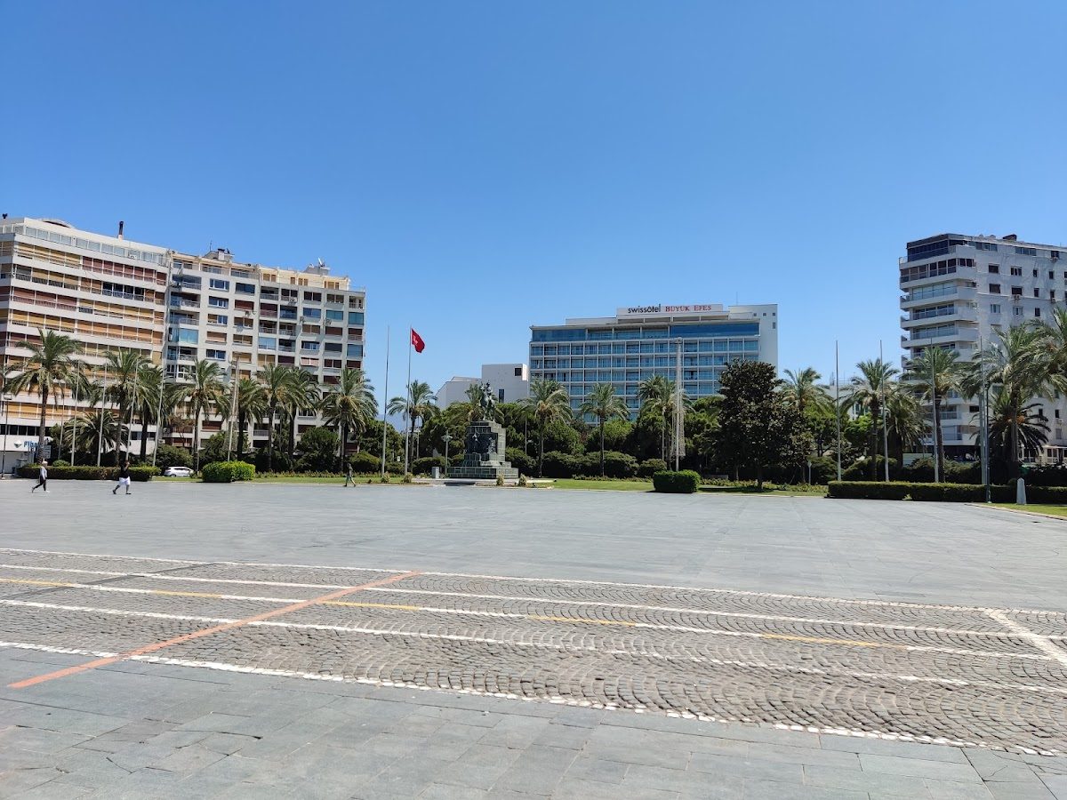 Kordon and Cumhuriyet Square - 3
