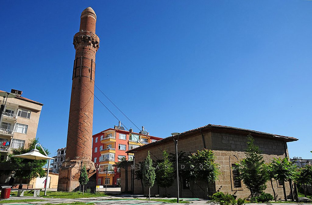 Eğri Minare