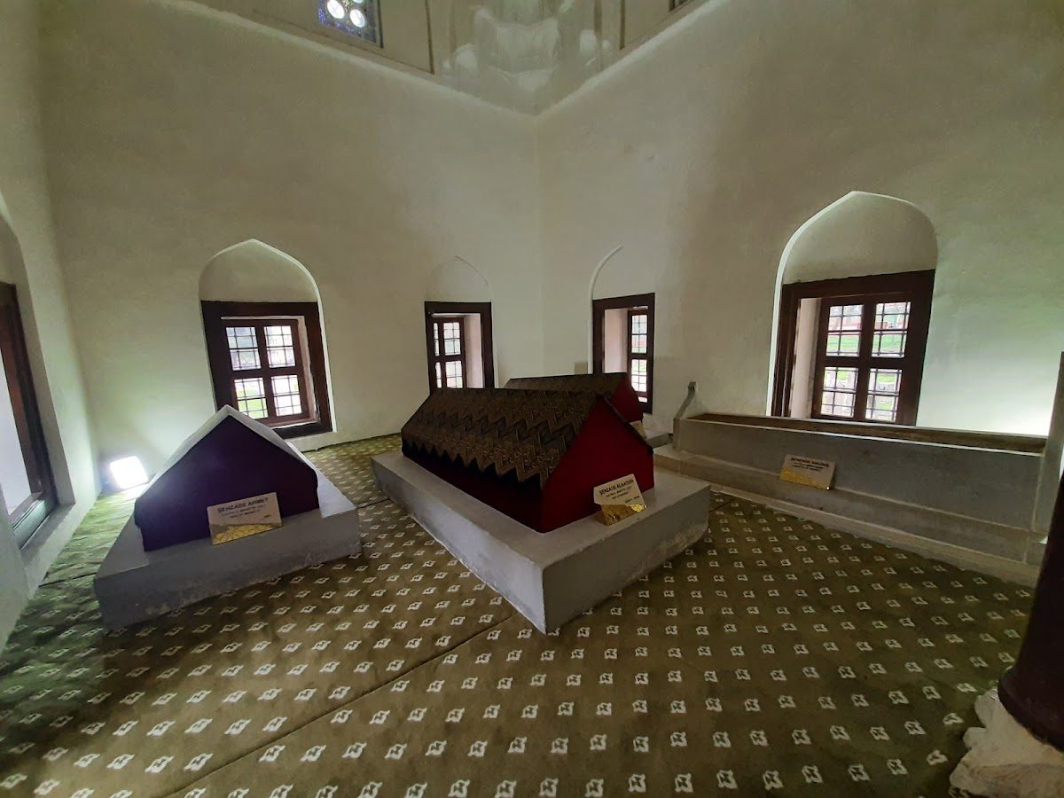 Muradiye Complex Tombs of Princes and Sultans - 3