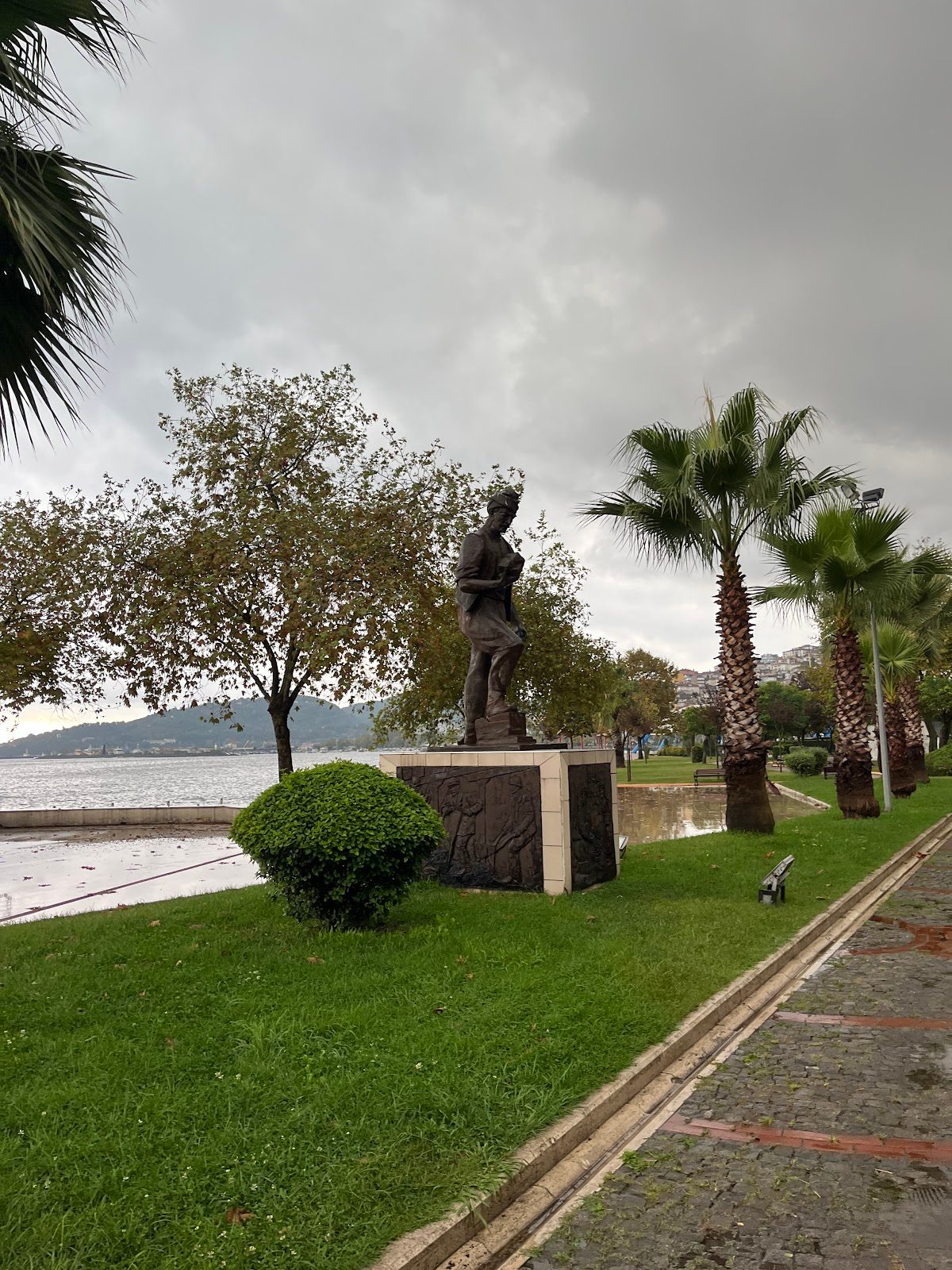 Long Mehmet Monument