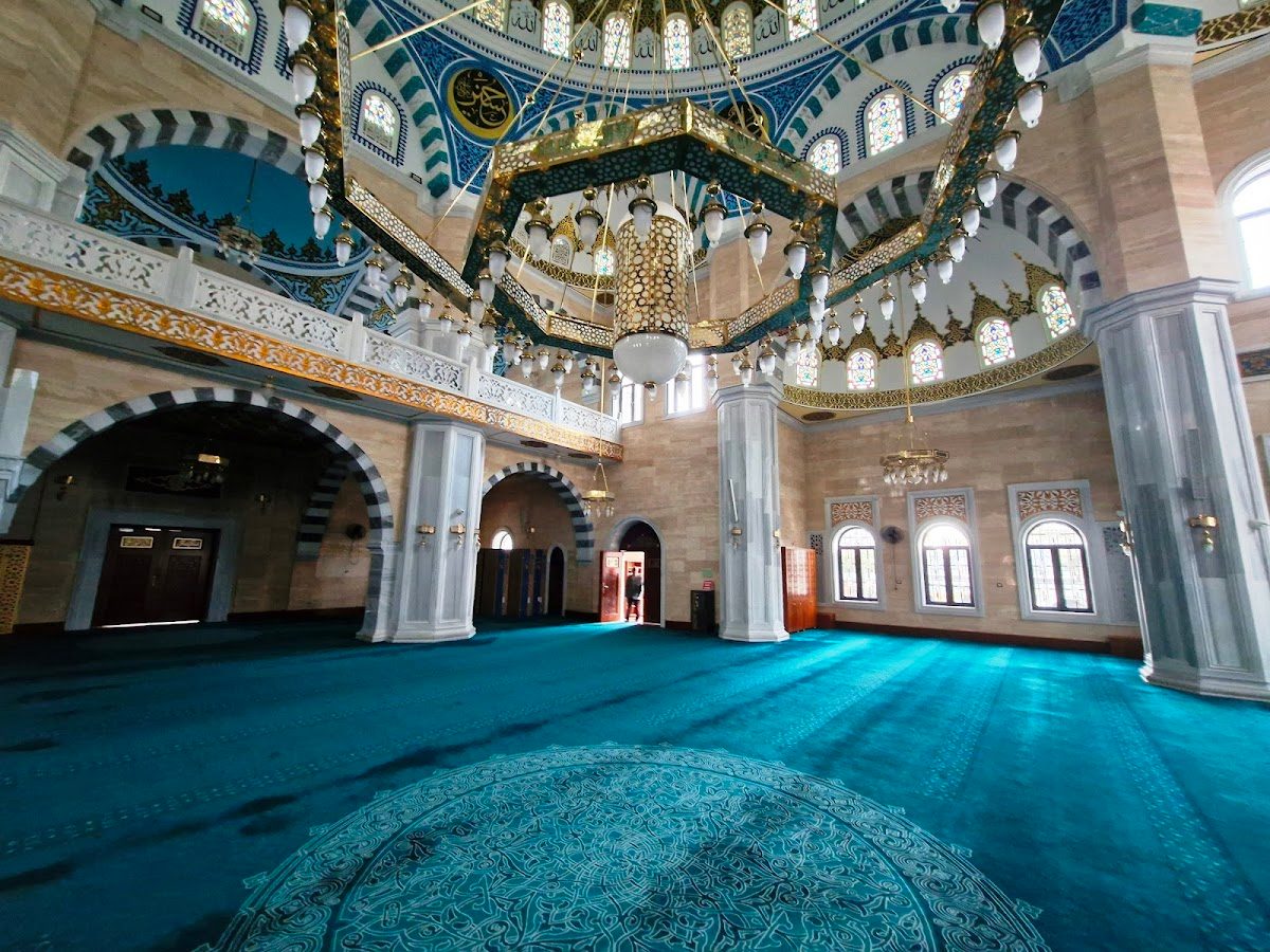 Yüreğir Merkez Camii