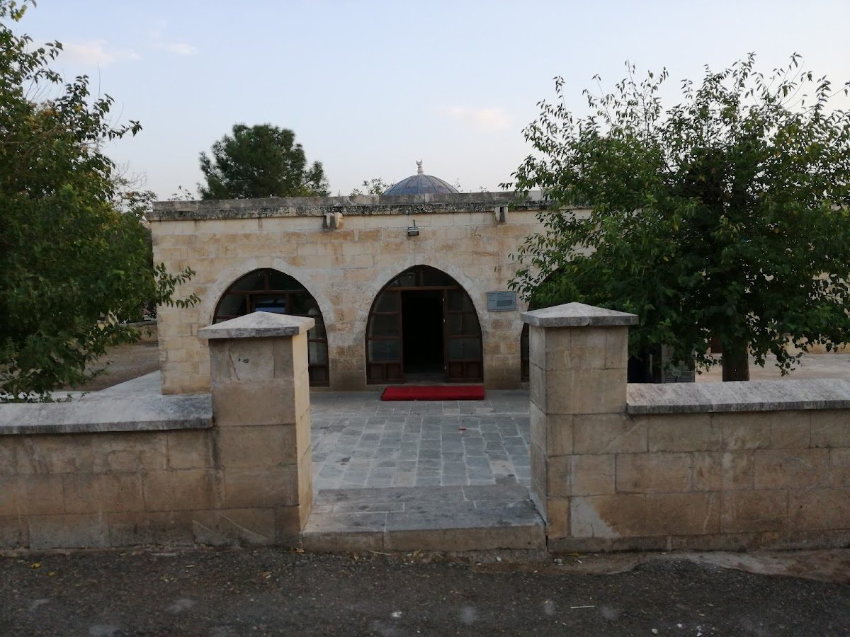 Abuzer Gaffari Türbesi