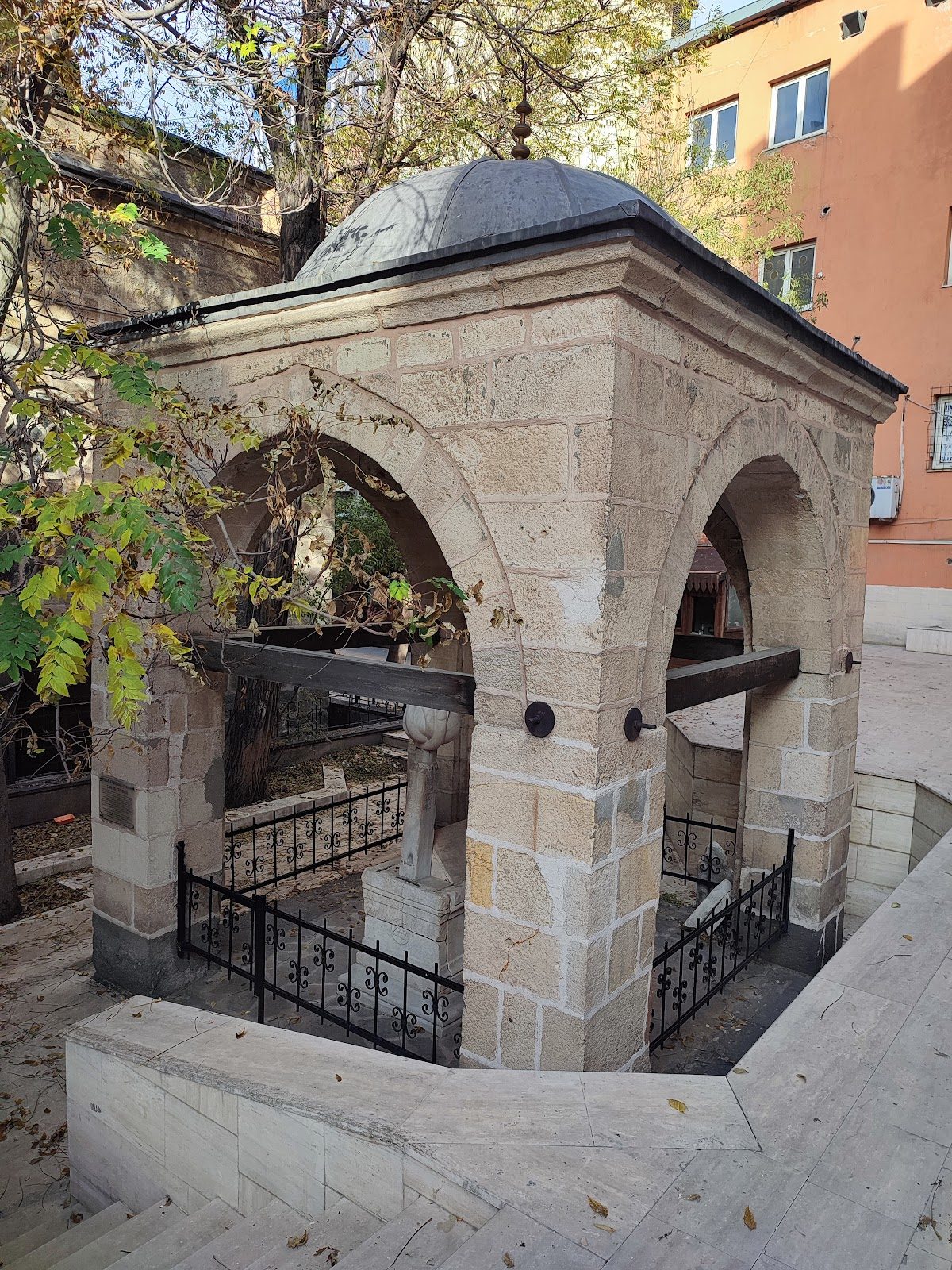 Felezade Süleyman Çavuş Tomb