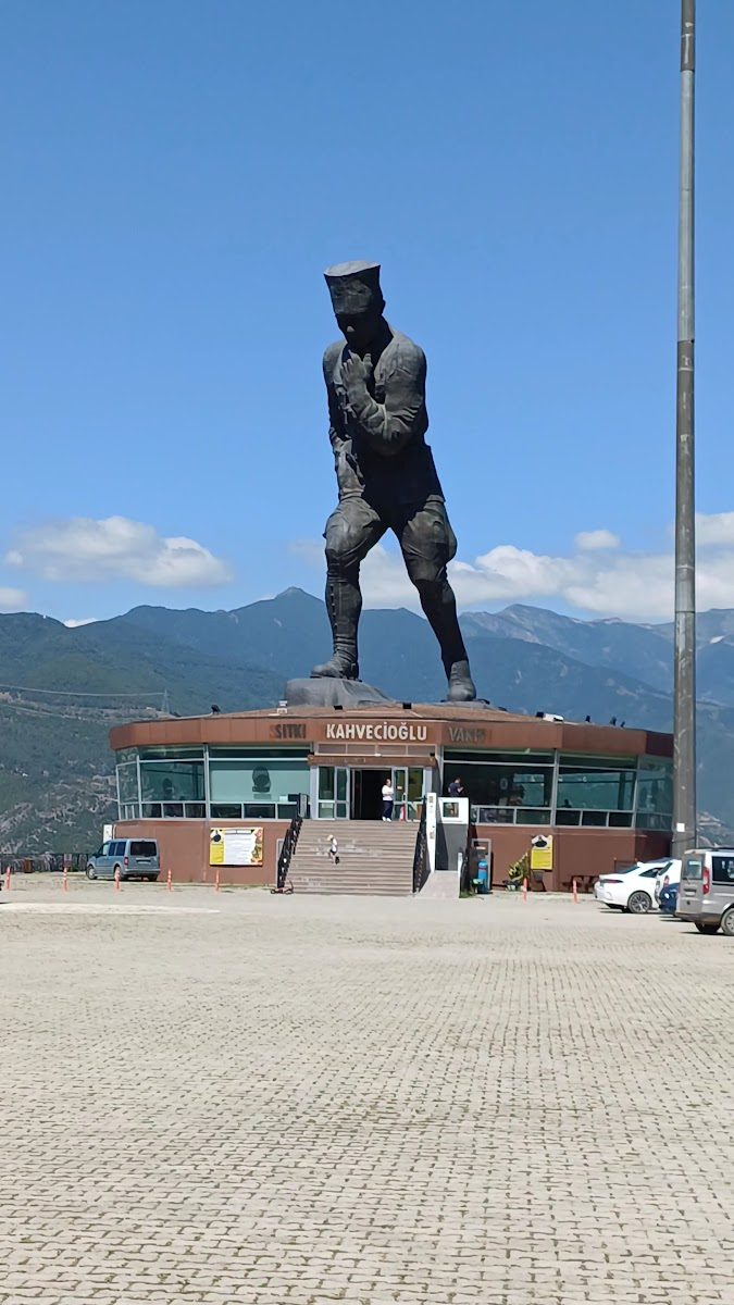 Atatürk Heykeli - 1
