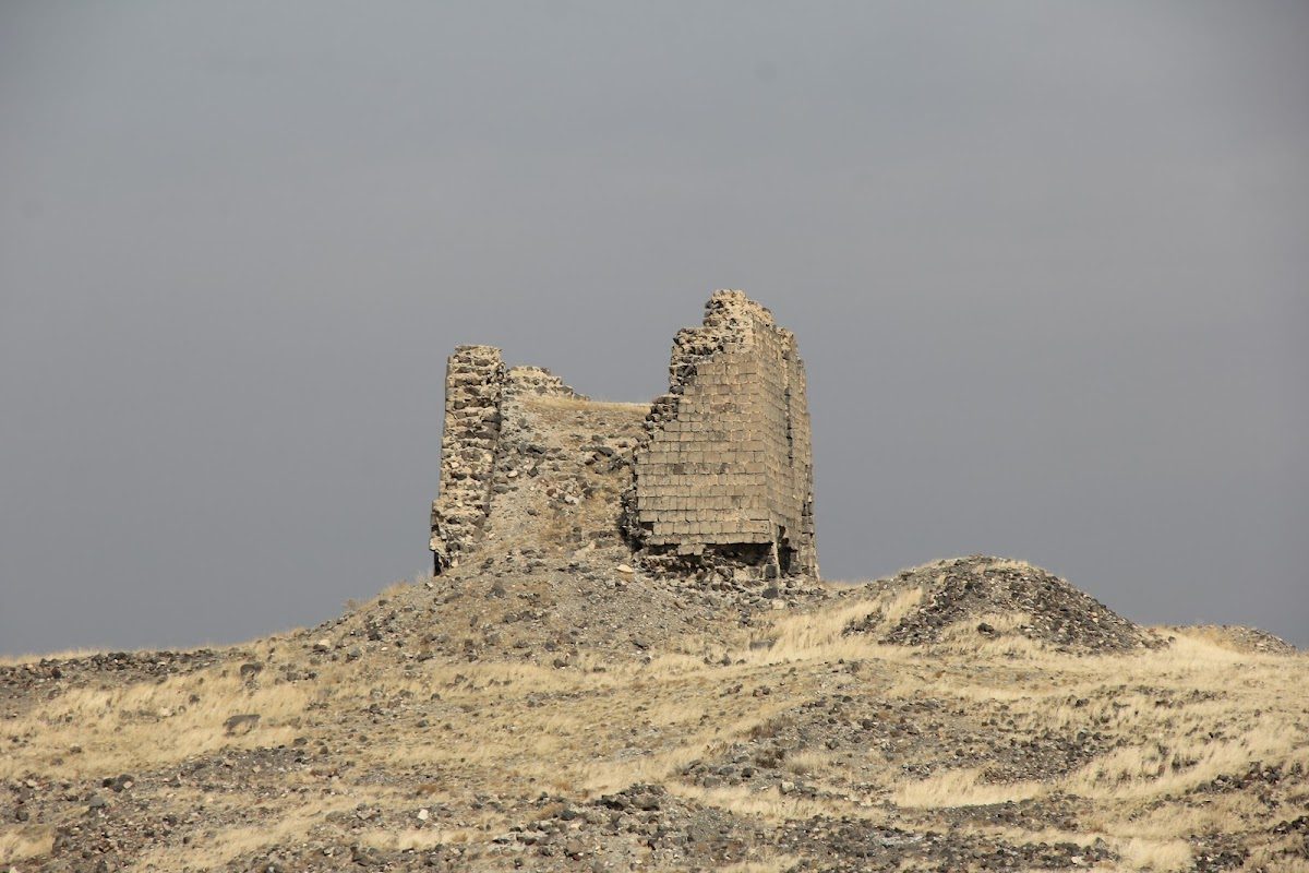 Karakale (Eski Kale Kalıntıları)
