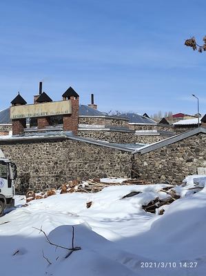 İki Göbek Bathhouse