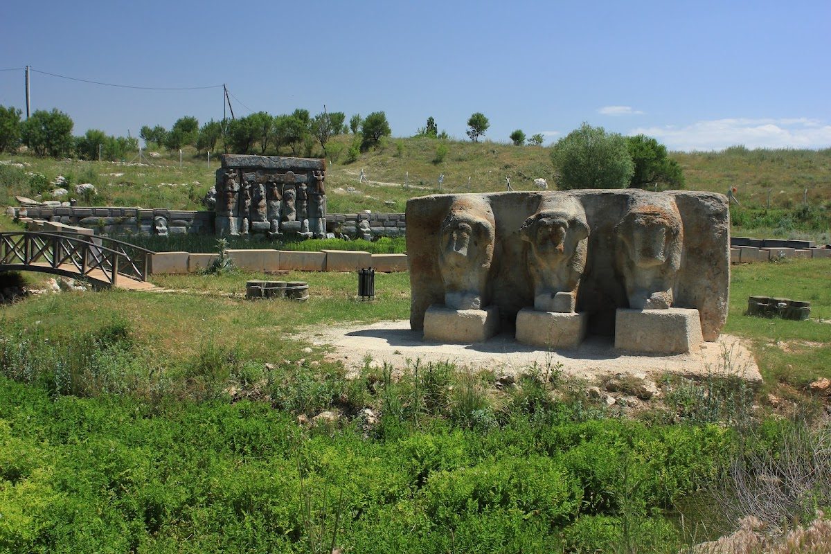 Хеттский водяной памятник Эфлатунпынар - 3