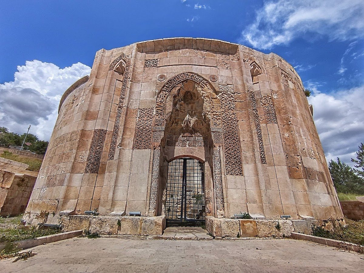 Mama Hatun Tomb and Complex