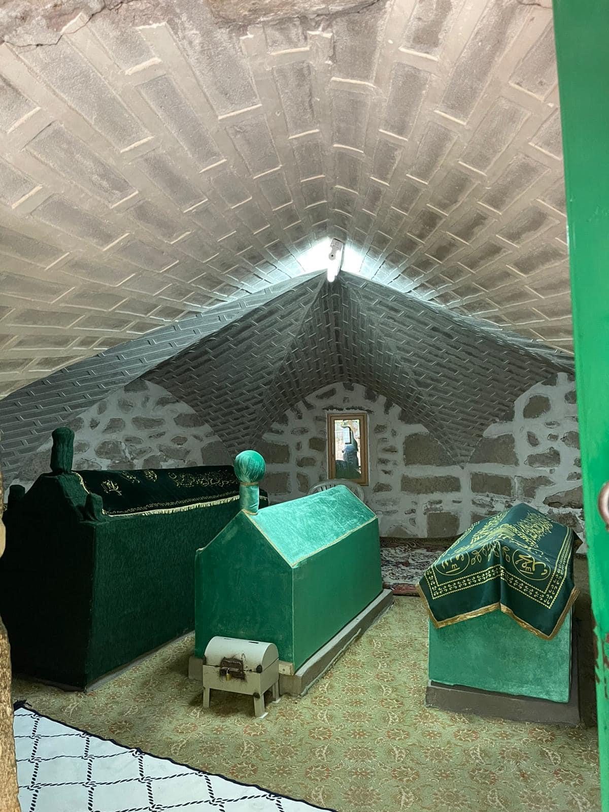 قبر منصور بابا - 3