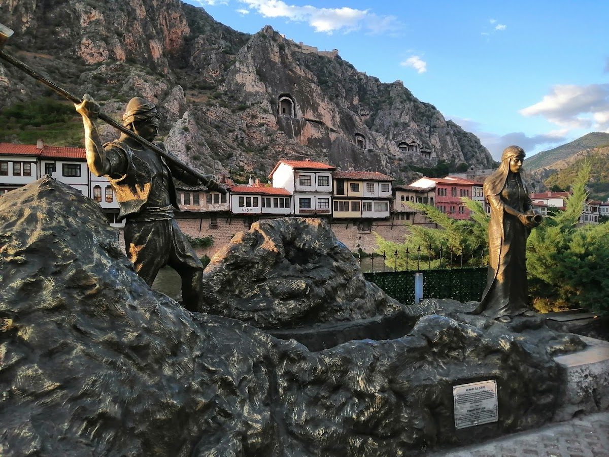 Ferhat and Şirin Statue on the Promenade