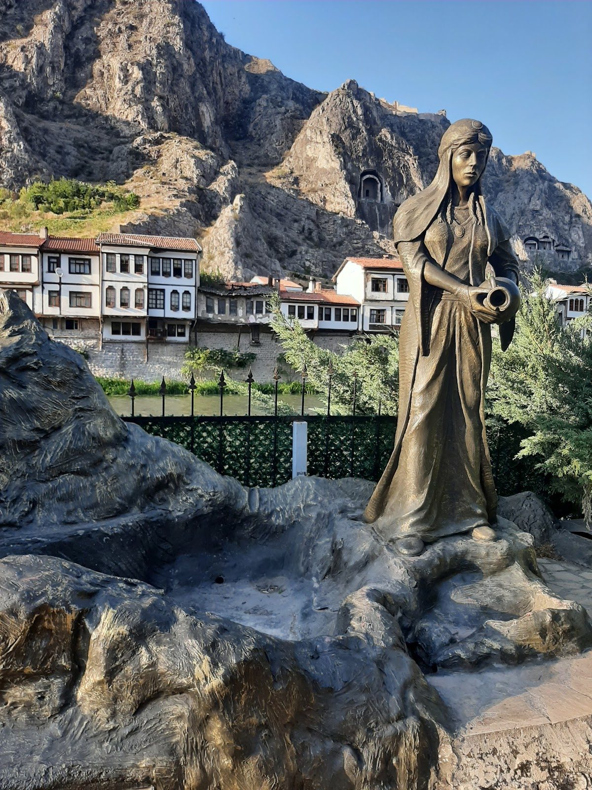 Ferhat and Şirin Statue on the Promenade - 6