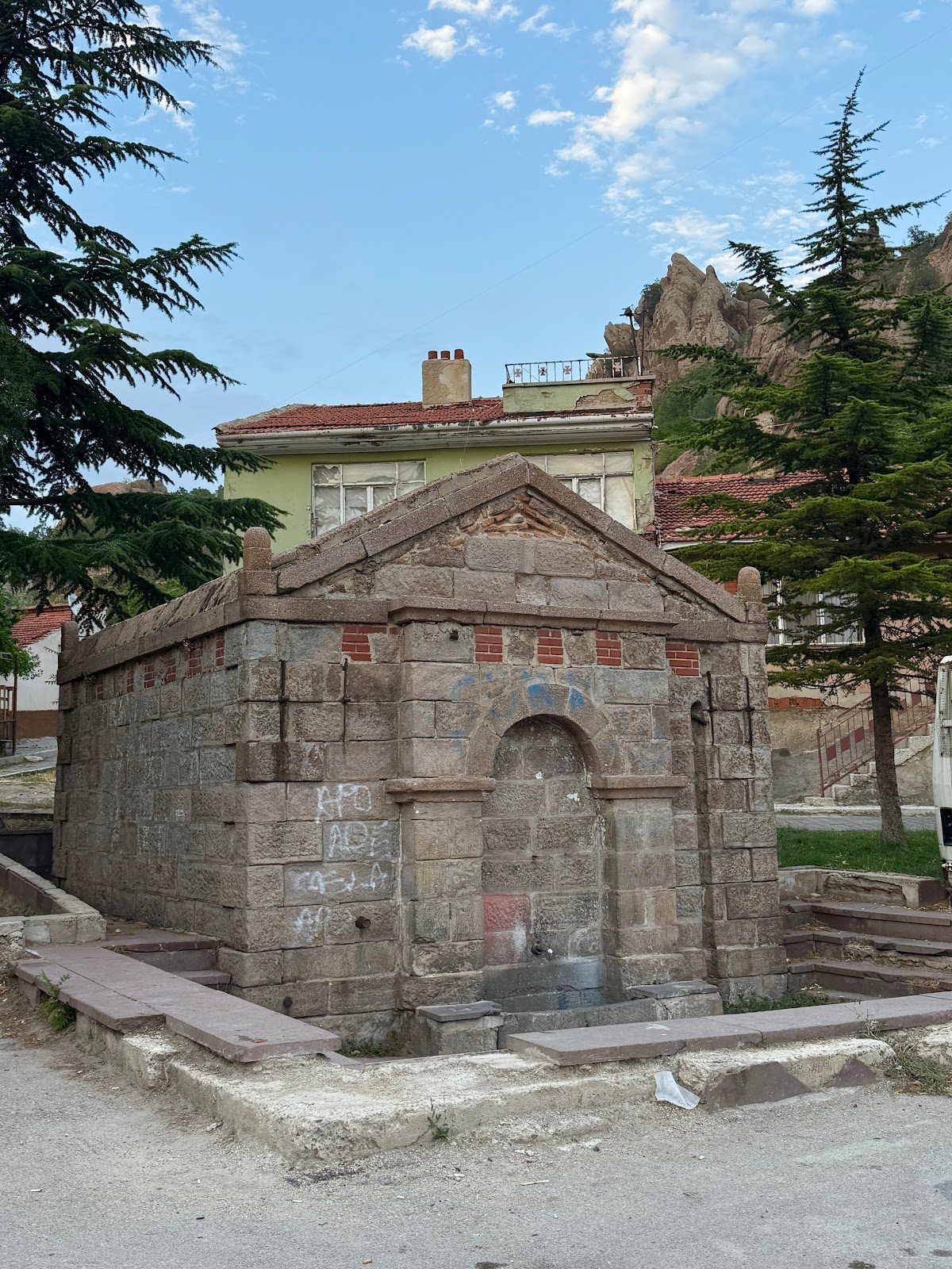 Tarihî Sokak Çeşmesi
