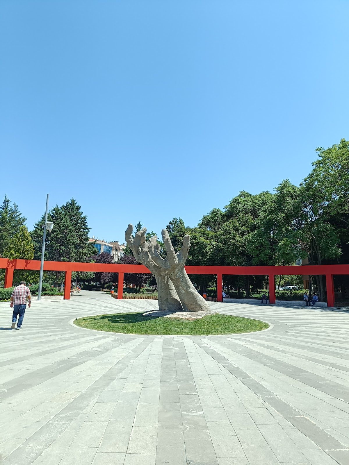 Скульптура Руки - 3