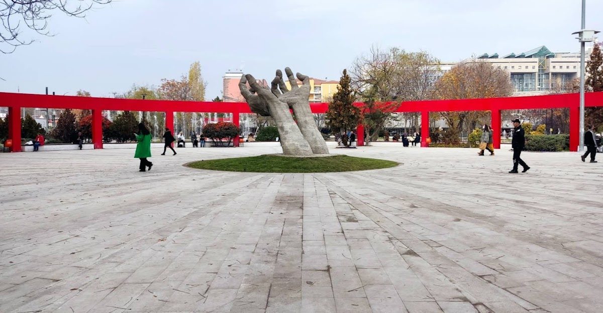 Скульптура Руки - 5