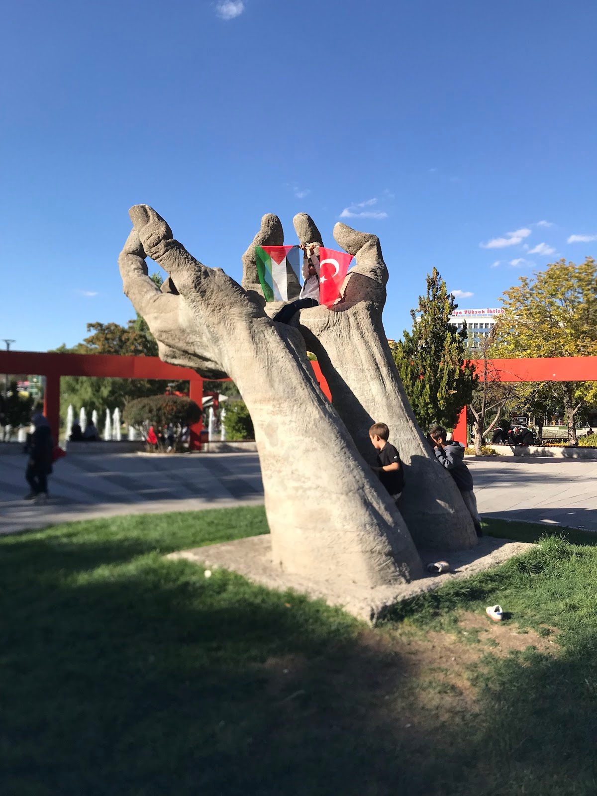 Скульптура Руки - 6