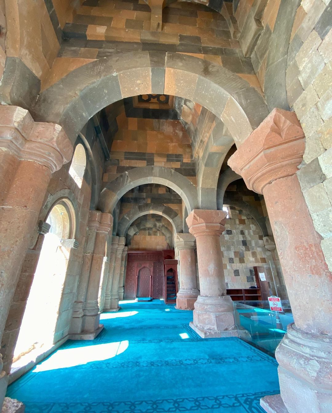 Ani Ebu’l Manuçehr Camii