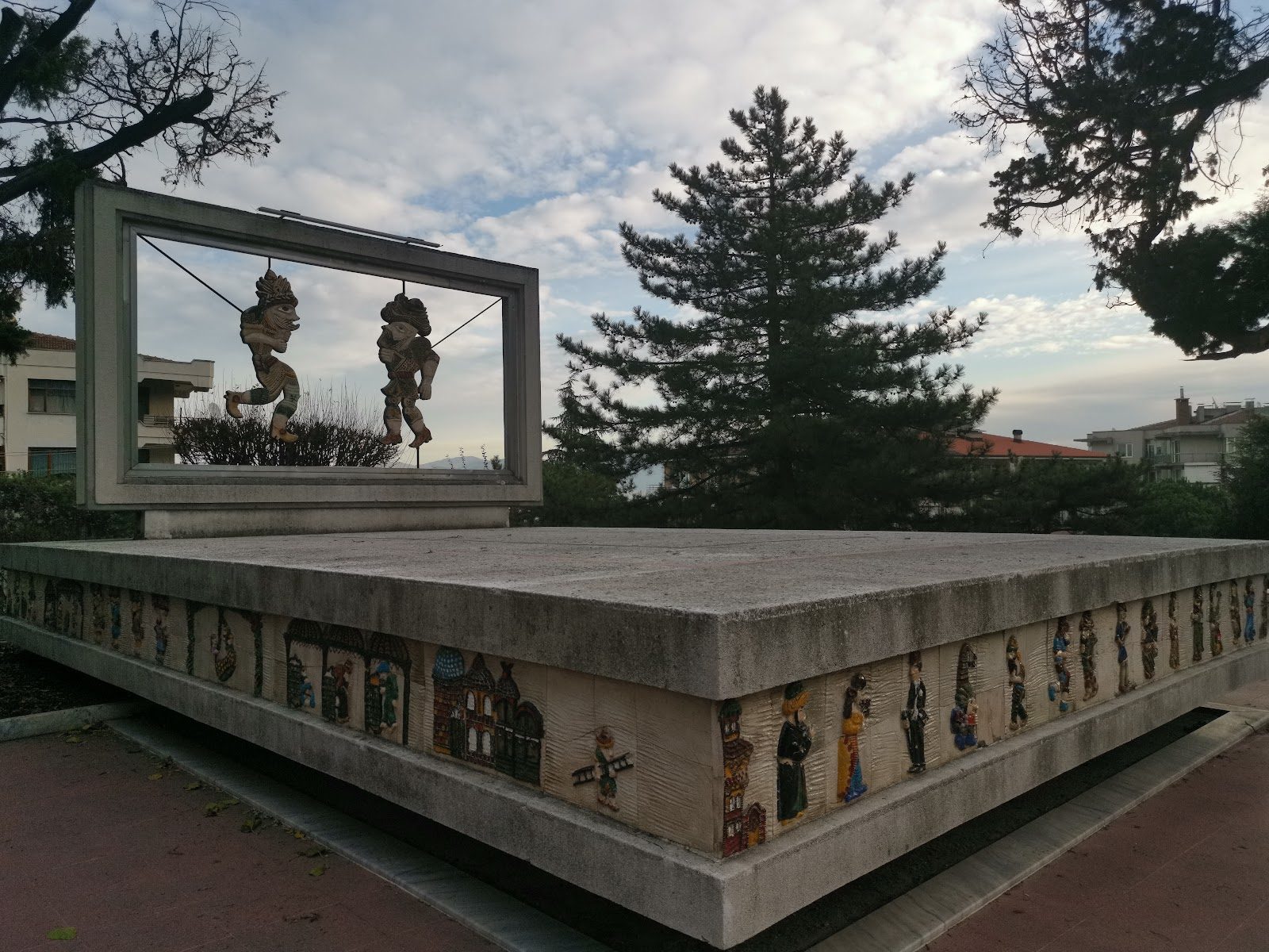 Karagöz Anıtı - 1
